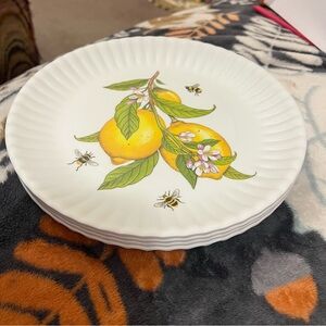Mary Lake-Thompson Set of Four Melamine Lemons and Bees Plates 9”